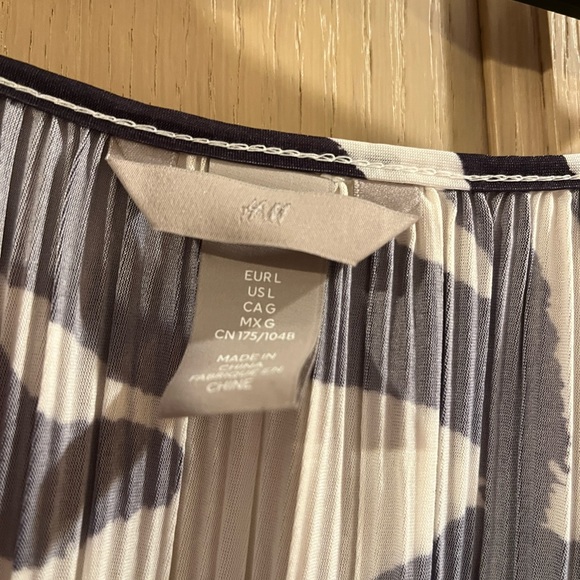 WOMEN’S DRESS - Picture 2 of 2